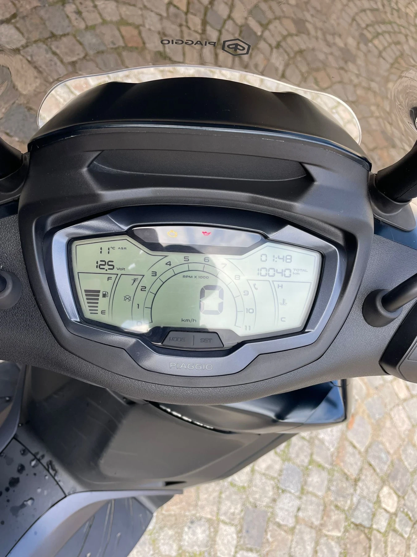 Piaggio Beverly 400 HPE AKRAPOVIC - изображение 7