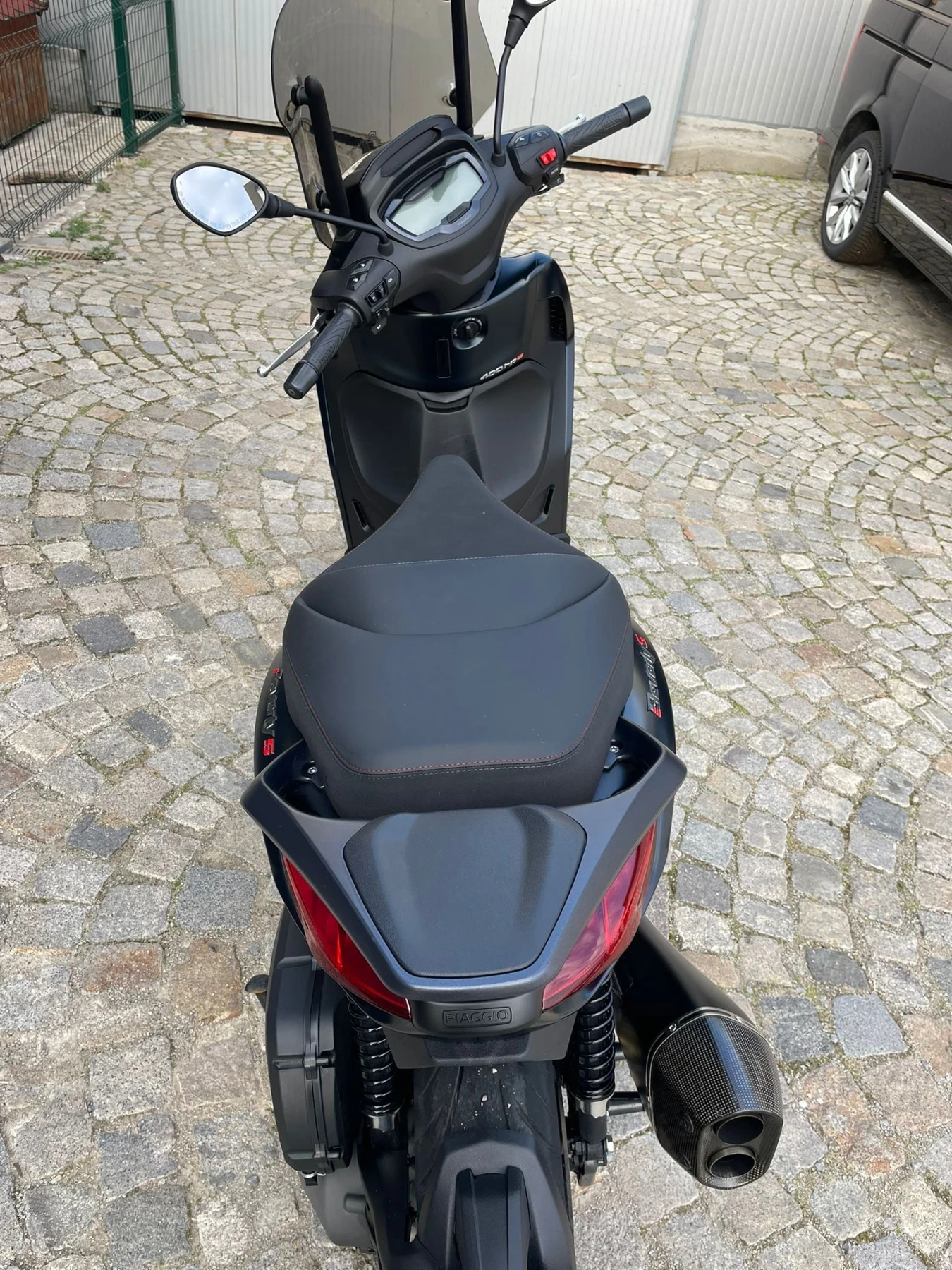 Piaggio Beverly 400 HPE AKRAPOVIC - изображение 4