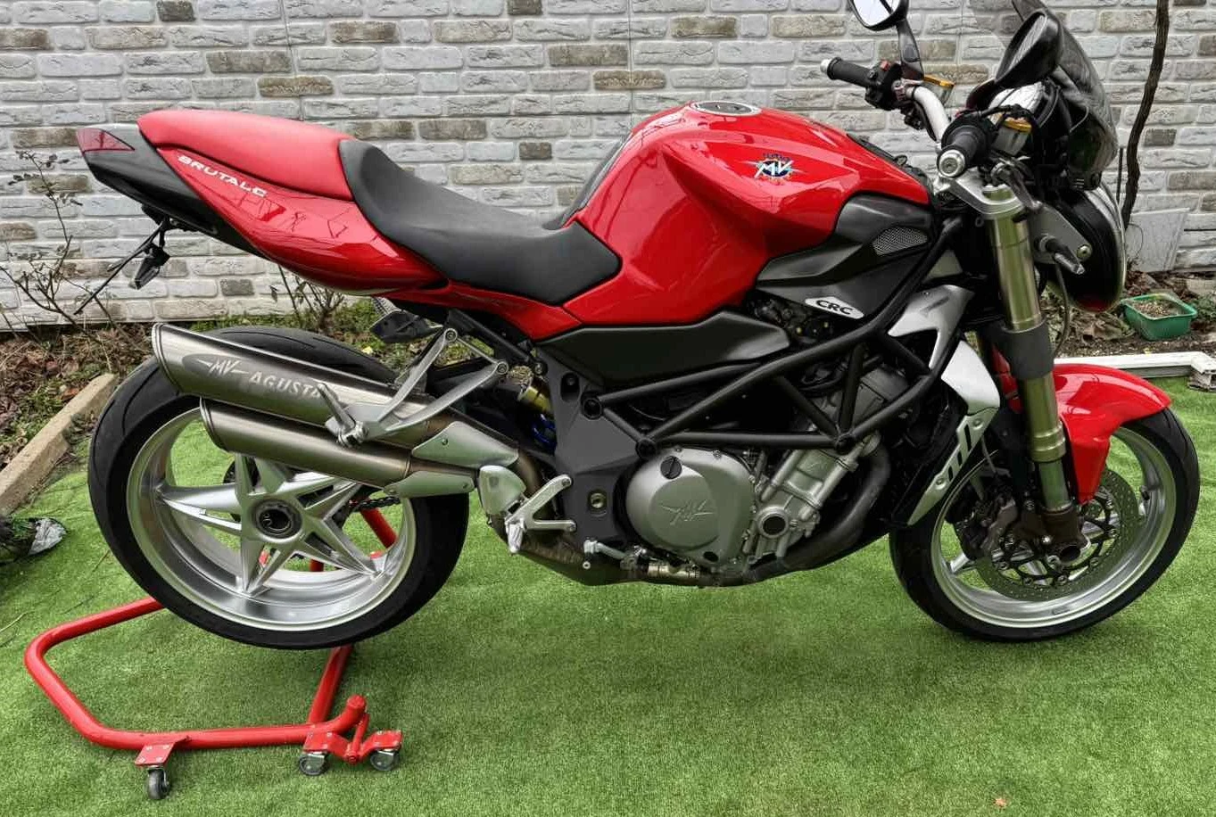 MV Agusta Brutale 750 - изображение 3