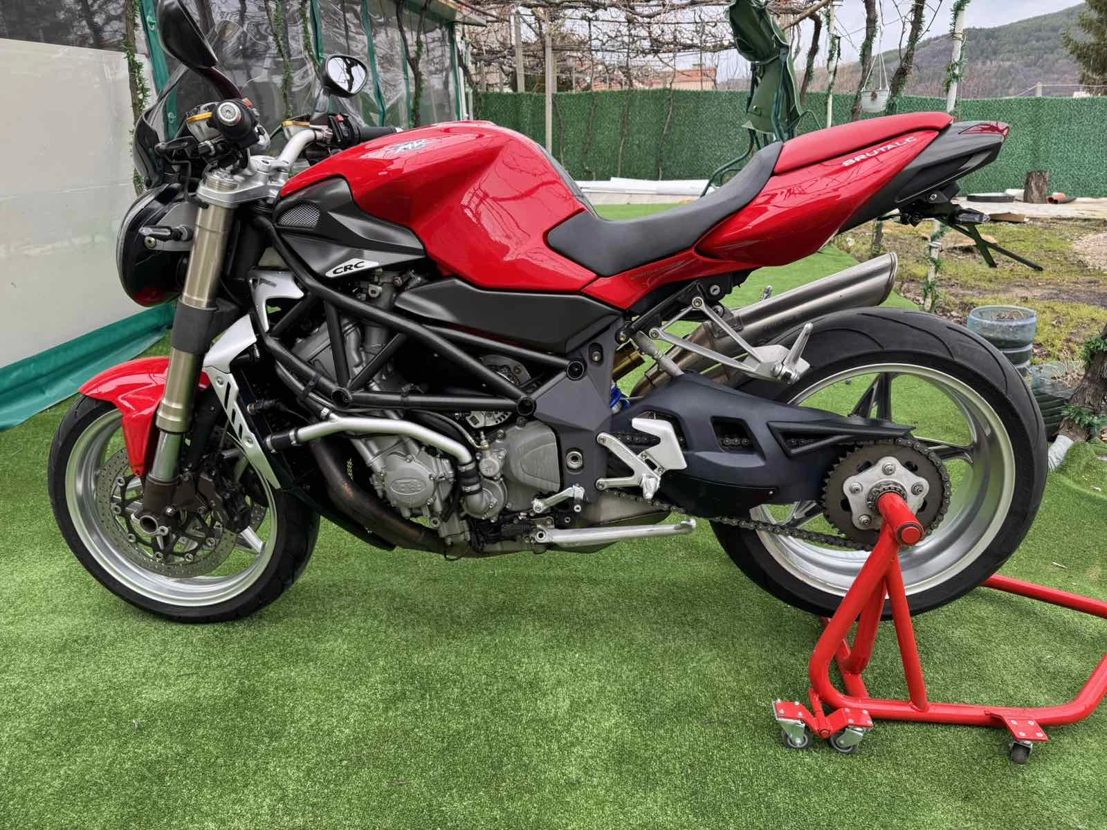 MV Agusta Brutale 750 - изображение 2