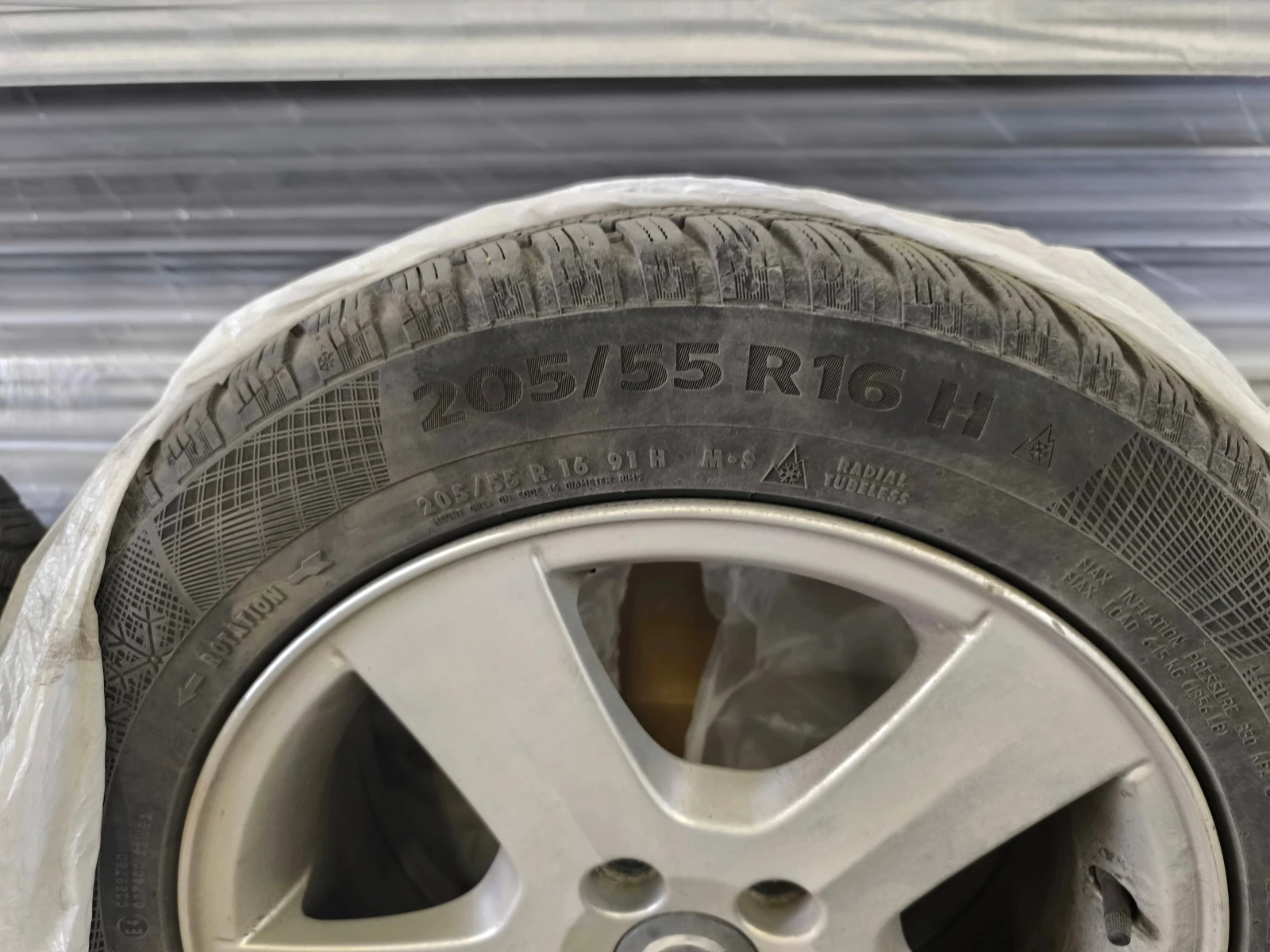 Гуми с джанти Continental 205/55R16, снимка 6 - Гуми и джанти - 55739396