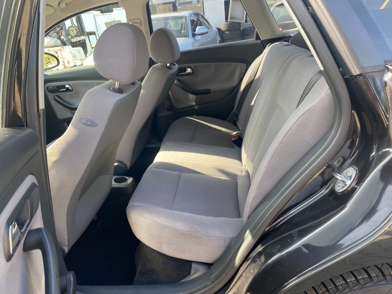 Seat Ibiza 1.4 75к.с клима, снимка 8 - Автомобили и джипове - 46274678