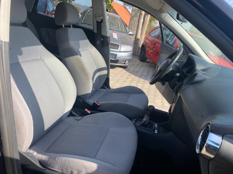 Seat Ibiza 1.4 75к.с клима, снимка 10 - Автомобили и джипове - 46274678