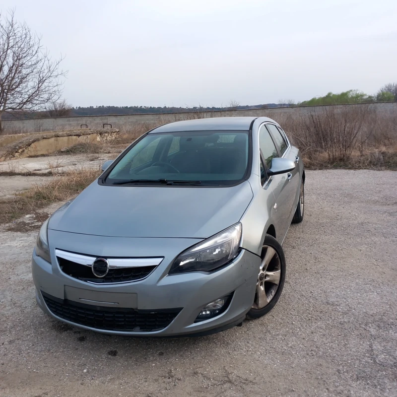 Opel Astra J 1, 7 CDTI, снимка 2 - Автомобили и джипове - 47629374