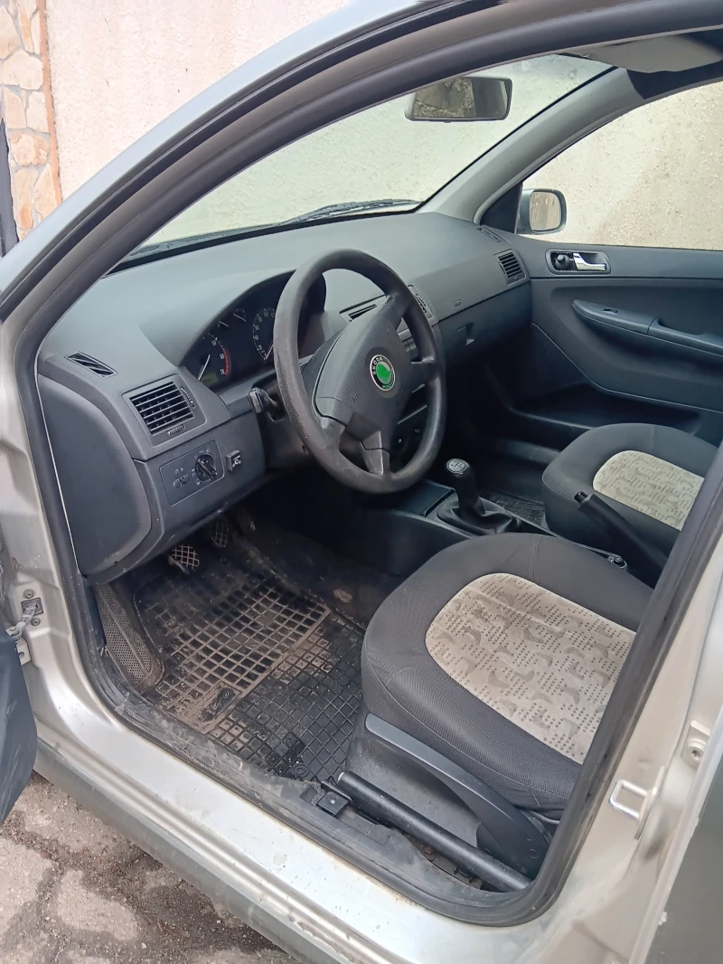 Skoda Fabia 1.4, снимка 4 - Автомобили и джипове - 48309839