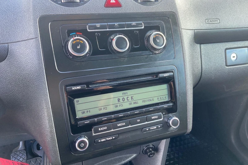 VW Caddy 121 500 км, Внос ШВЕЦИЯ,  2, 00 бензин+ CNG, снимка 13 - Автомобили и джипове - 51684385