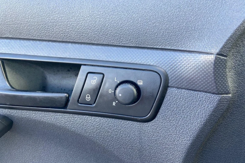 VW Caddy 121 500 км, Внос ШВЕЦИЯ,  2, 00 бензин+ CNG, снимка 16 - Автомобили и джипове - 51684385