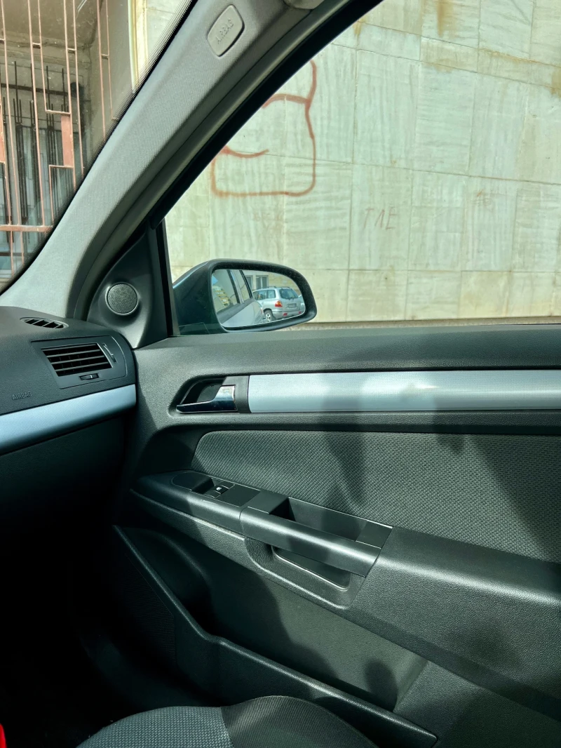 Opel Astra, снимка 9 - Автомобили и джипове - 51995985