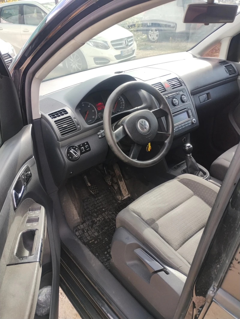 VW Touran 1.9TDI, снимка 5 - Автомобили и джипове - 52107306