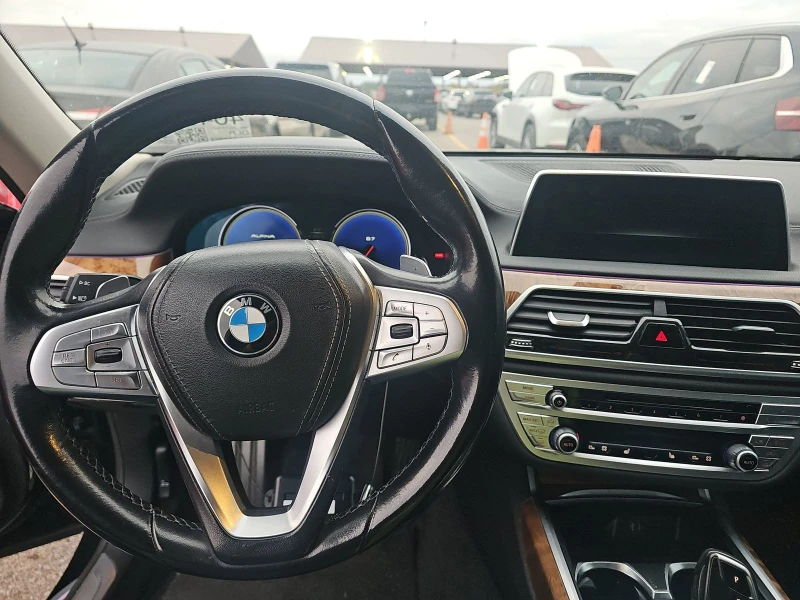 BMW 740 i xDrive * PANO * SOFT-CLOSE * H/K * CAM * AMBIENT, снимка 10 - Автомобили и джипове - 52542723