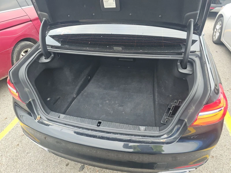 BMW 740 i xDrive * PANO * SOFT-CLOSE * H/K * CAM * AMBIENT, снимка 12 - Автомобили и джипове - 52542723