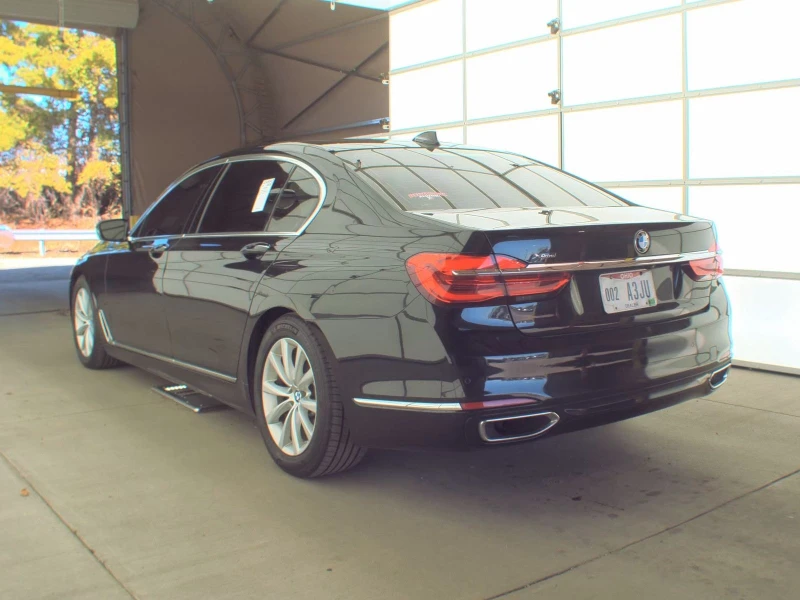 BMW 740 i xDrive * PANO * SOFT-CLOSE * H/K * CAM * AMBIENT, снимка 6 - Автомобили и джипове - 52542723