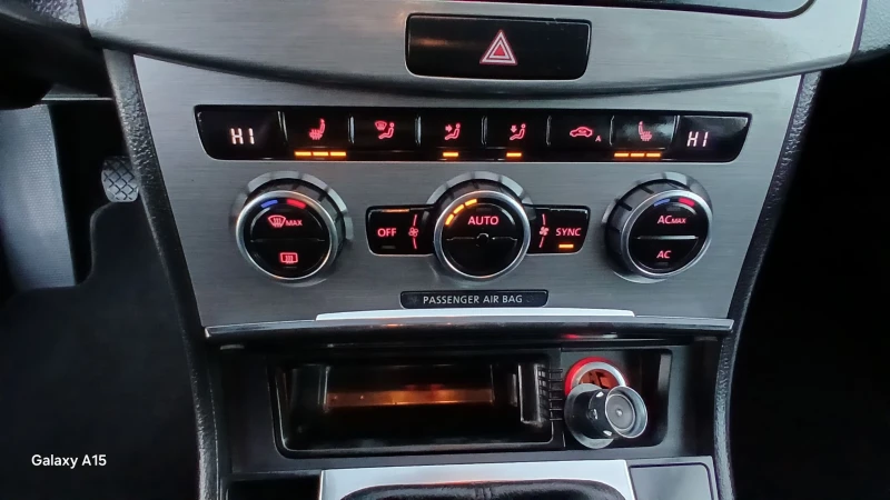 VW Passat   B7 1.6TDI 105k.2012гKLIMATRONIK, снимка 14 - Автомобили и джипове - 52742405