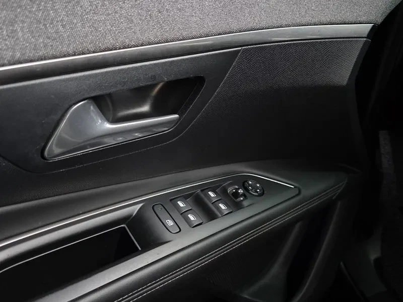 Peugeot 3008 1.6 BlueHDI, снимка 17 - Автомобили и джипове - 54298753