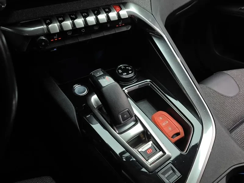 Peugeot 3008 1.6 BlueHDI, снимка 9 - Автомобили и джипове - 54298753