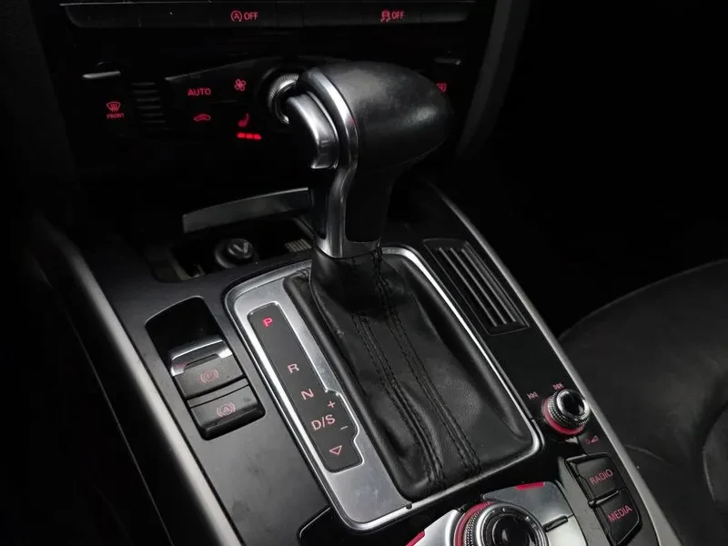Audi A4 2.0 TDI, снимка 9 - Автомобили и джипове - 54550855