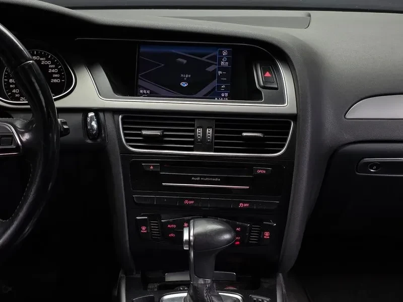 Audi A4 2.0 TDI, снимка 13 - Автомобили и джипове - 54550855