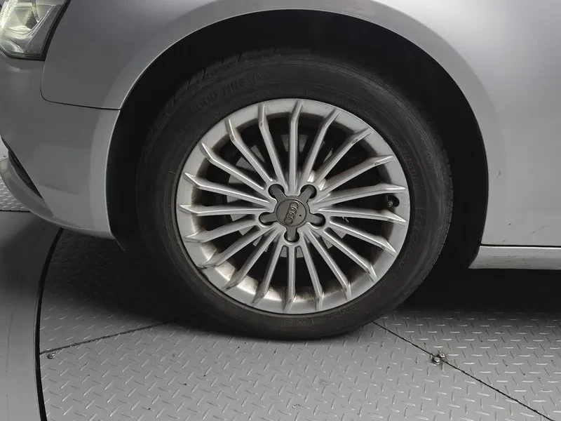 Audi A4 2.0 TDI, снимка 5 - Автомобили и джипове - 54550855
