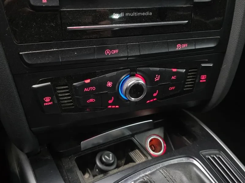 Audi A4 2.0 TDI, снимка 17 - Автомобили и джипове - 54550855