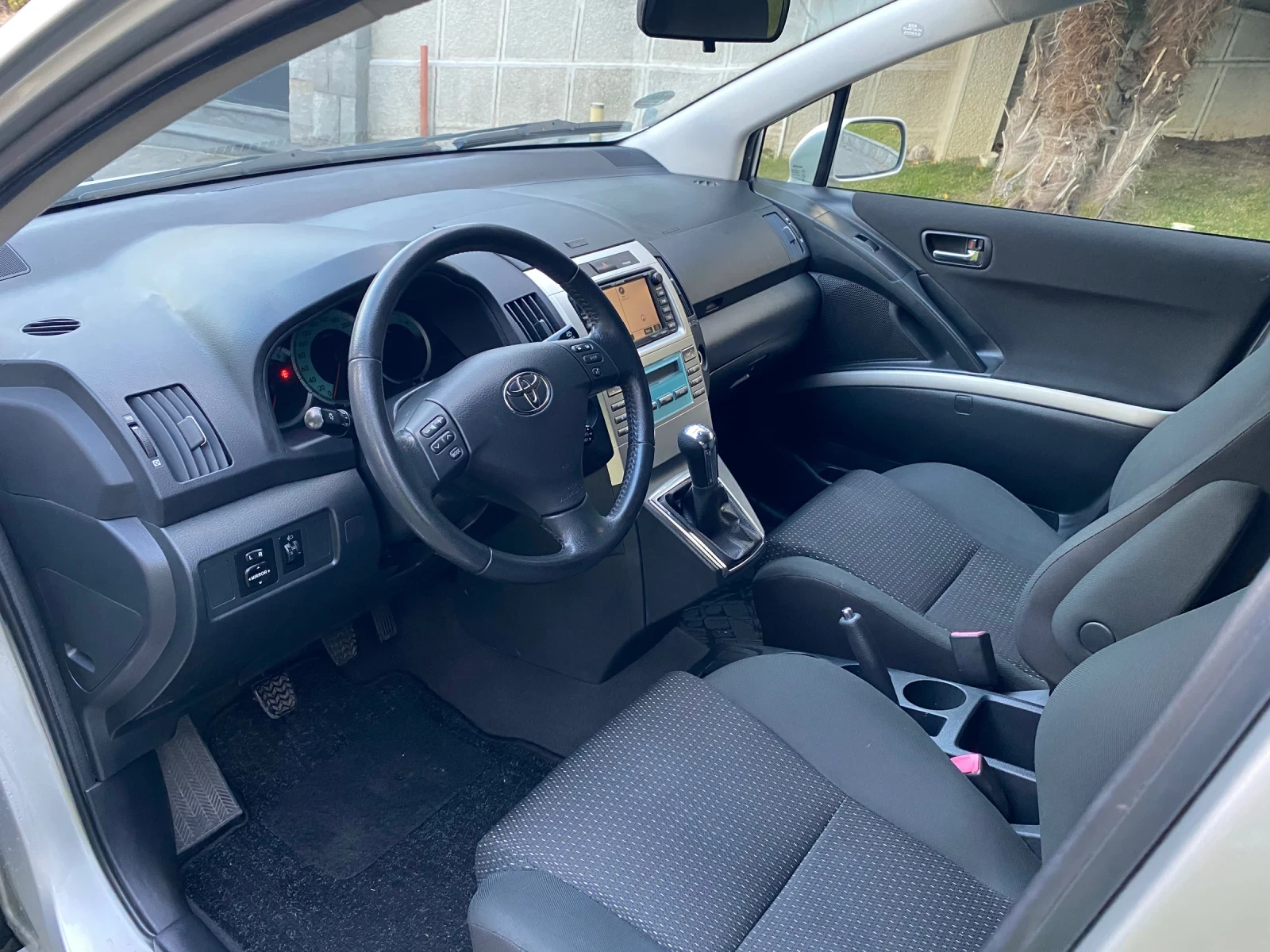 Toyota Corolla verso 2.2 D-4D - изображение 8