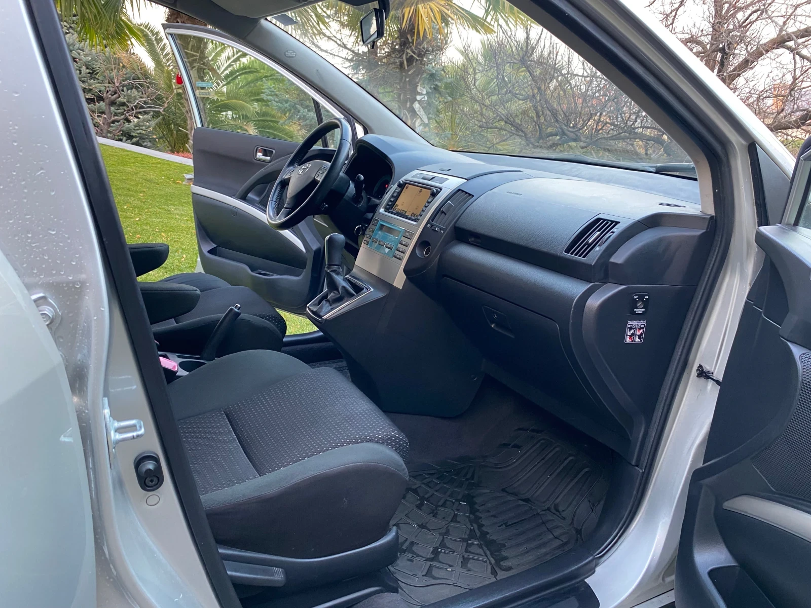 Toyota Corolla verso 2.2 D-4D - изображение 10