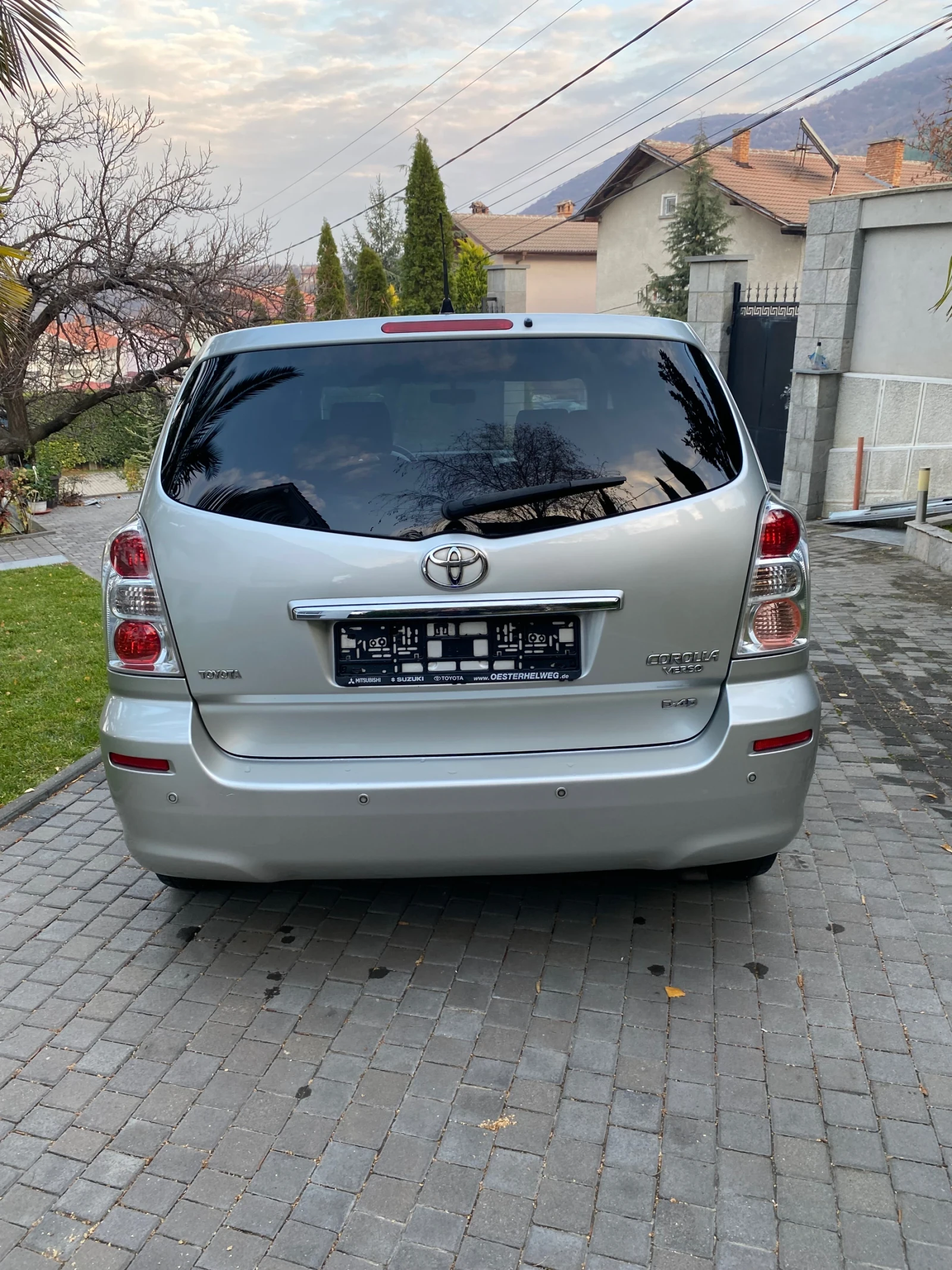 Toyota Corolla verso 2.2 D-4D - изображение 4