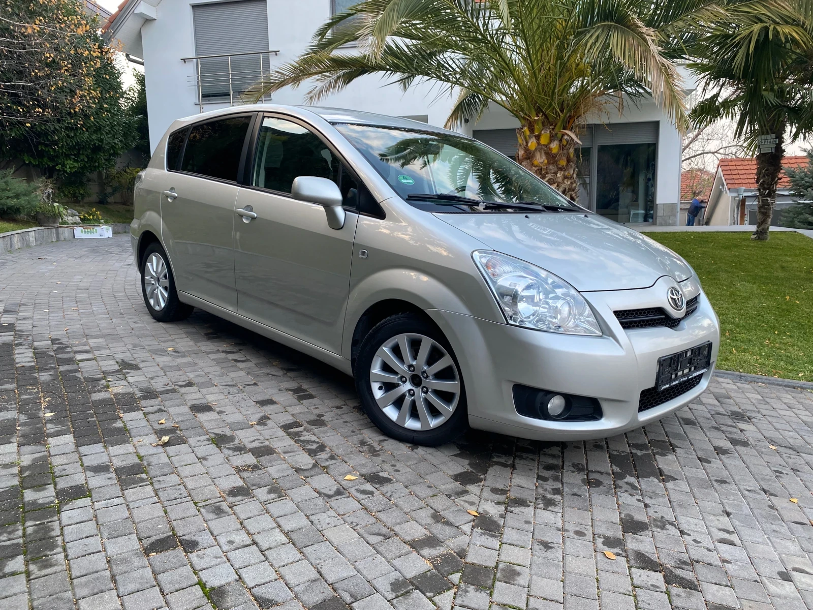 Toyota Corolla verso 2.2 D-4D - изображение 6