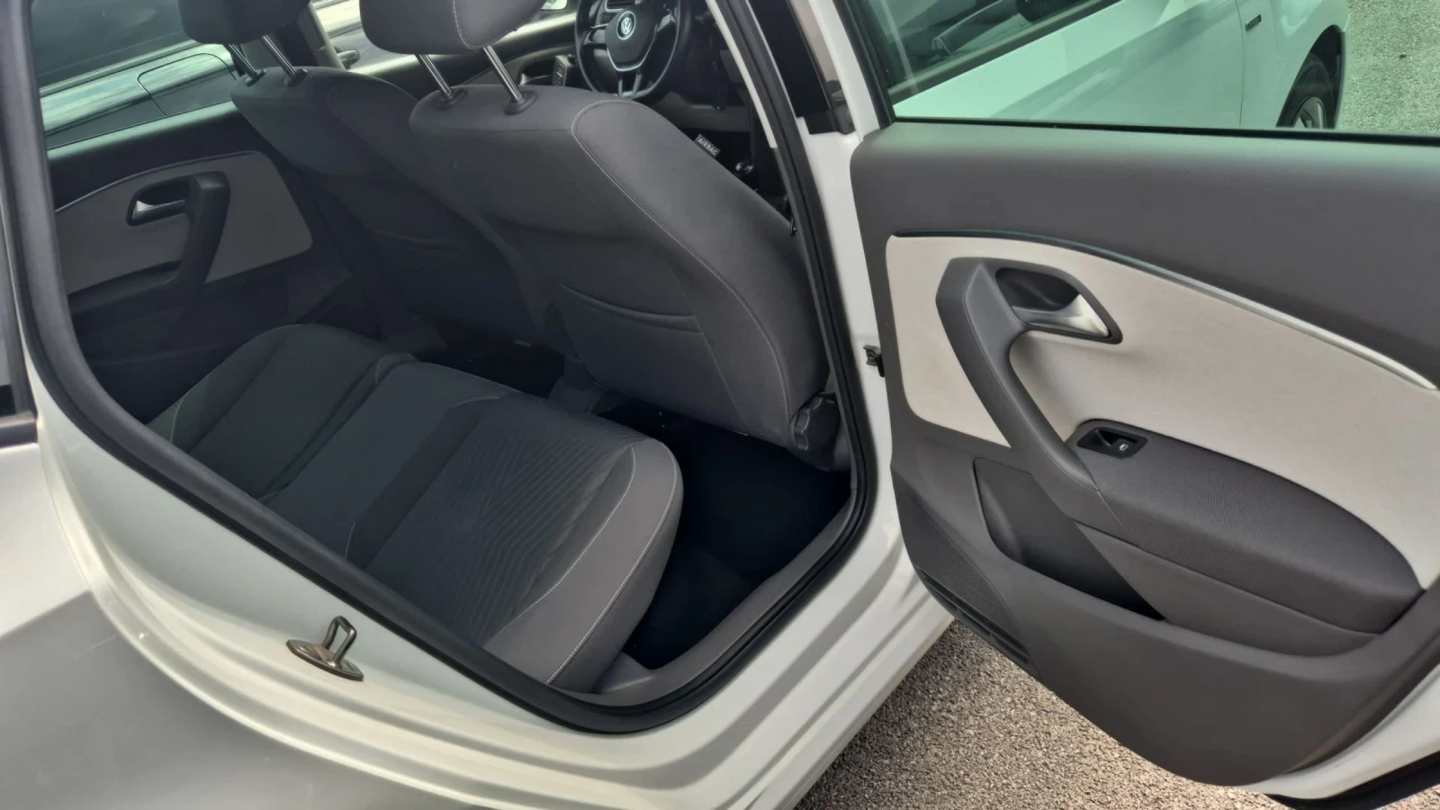 VW Polo 1, 4 tdi euro6 NAVI - изображение 5