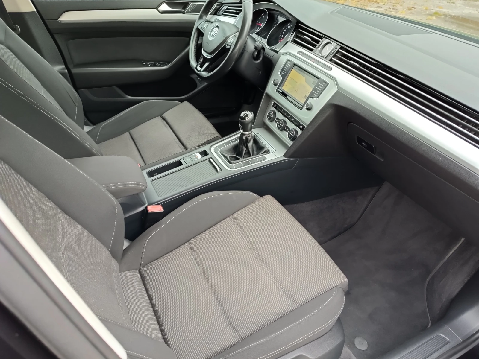 VW Passat 2.0TDI 150ks Navi | Mobile.bg   10