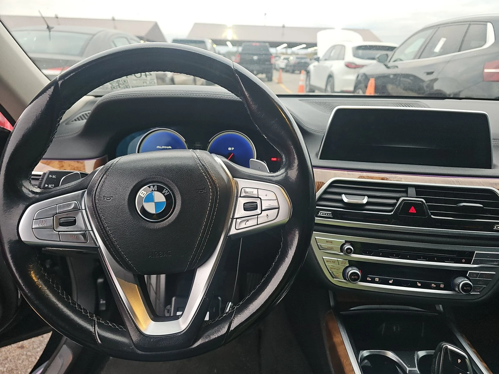 BMW 740 i xDrive * PANO * SOFT-CLOSE * H/K * CAM * AMBIENT - изображение 10