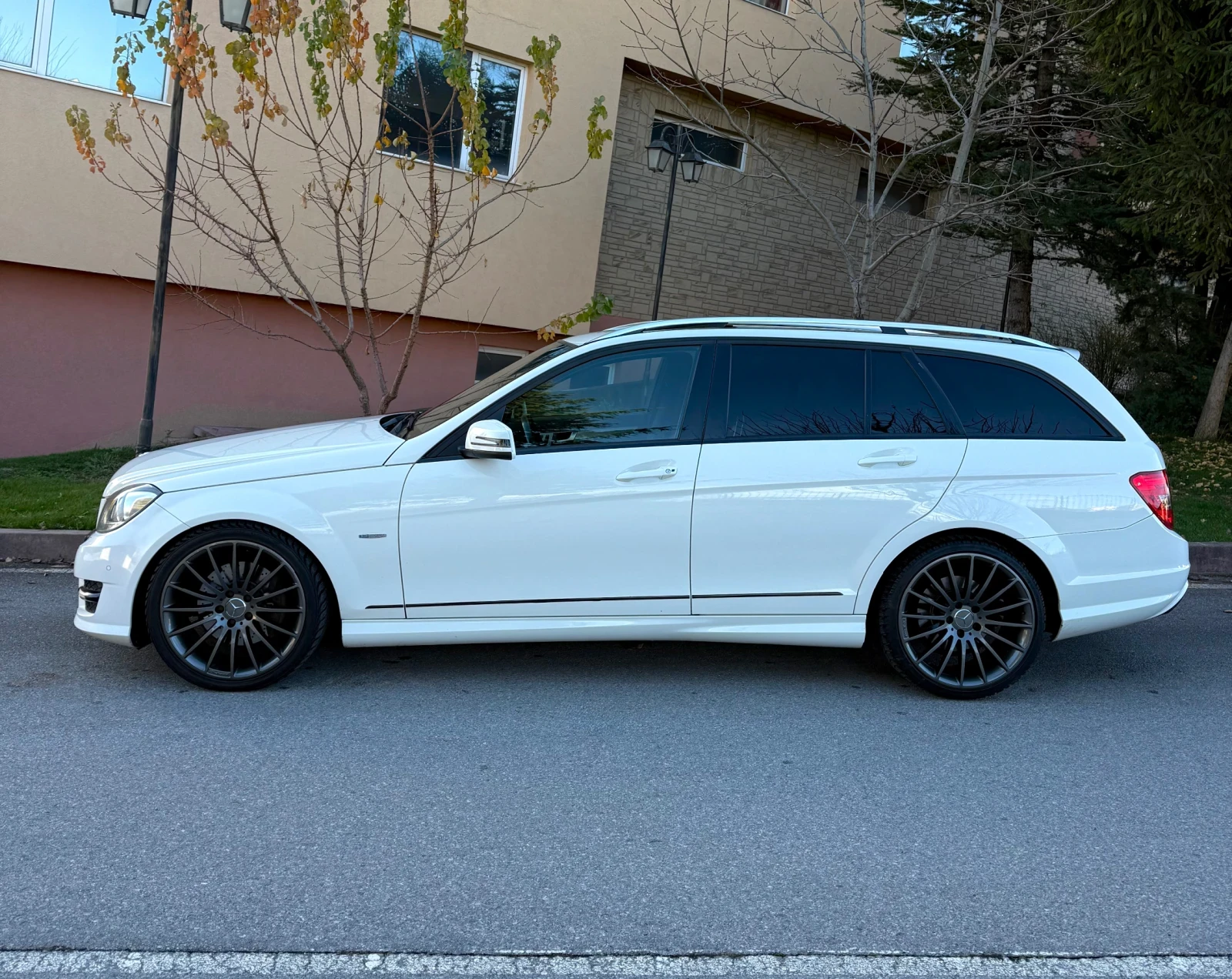 Mercedes-Benz C 220 AMG/4MATIC/MEMORY/HARMAN - изображение 2