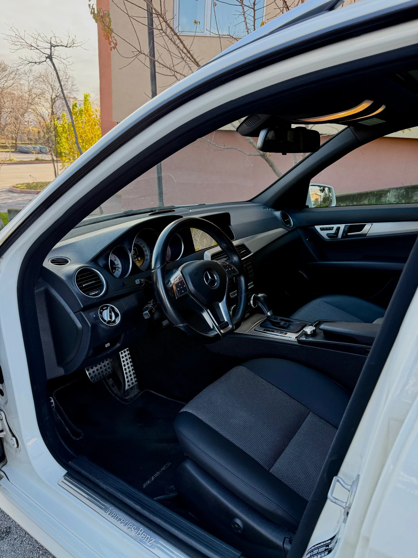 Mercedes-Benz C 220 AMG/4MATIC/MEMORY/HARMAN - изображение 8