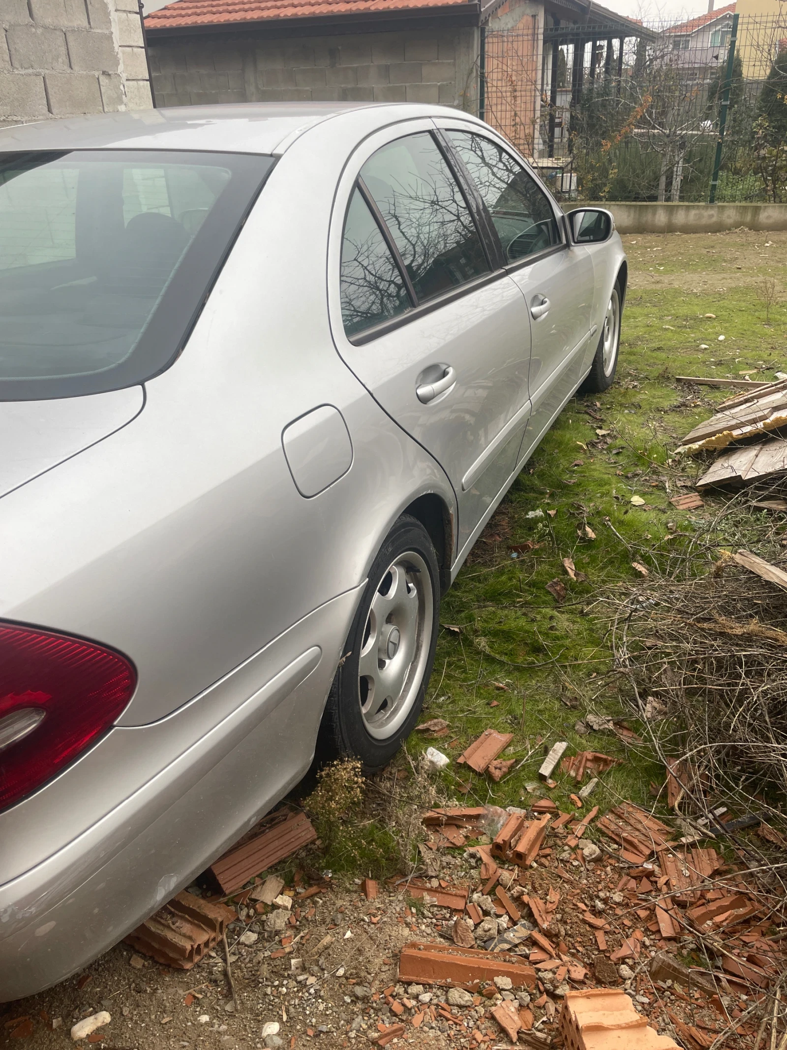 Mercedes-Benz E 220  - изображение 4