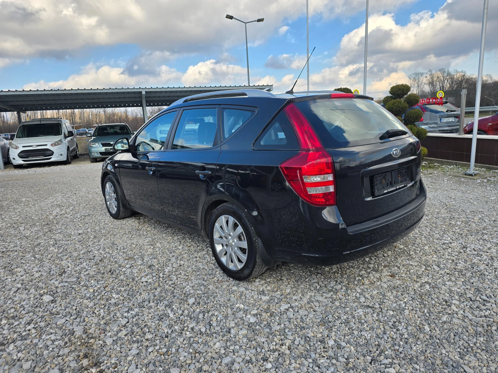 Kia Ceed 1.4 БЕНЗИН ! ! РЕАЛНИ КИЛОМЕТРИ - изображение 3