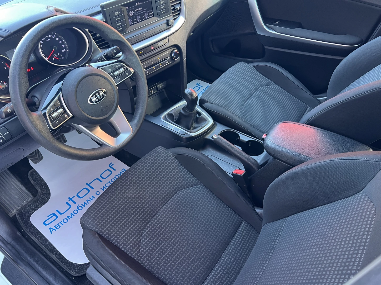 Kia Ceed LX/1.6CRDi/116k.c./6MT, снимка 7 - Автомобили и джипове - 54450227