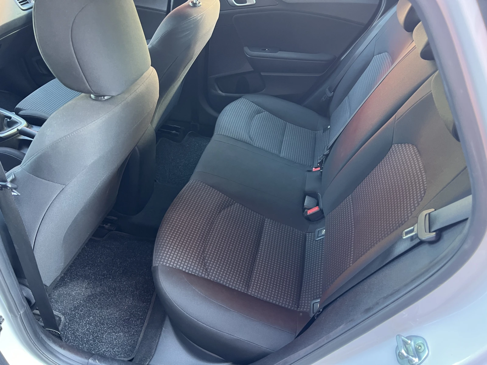 Kia Ceed LX/1.6CRDi/116k.c./6MT, снимка 10 - Автомобили и джипове - 54450227