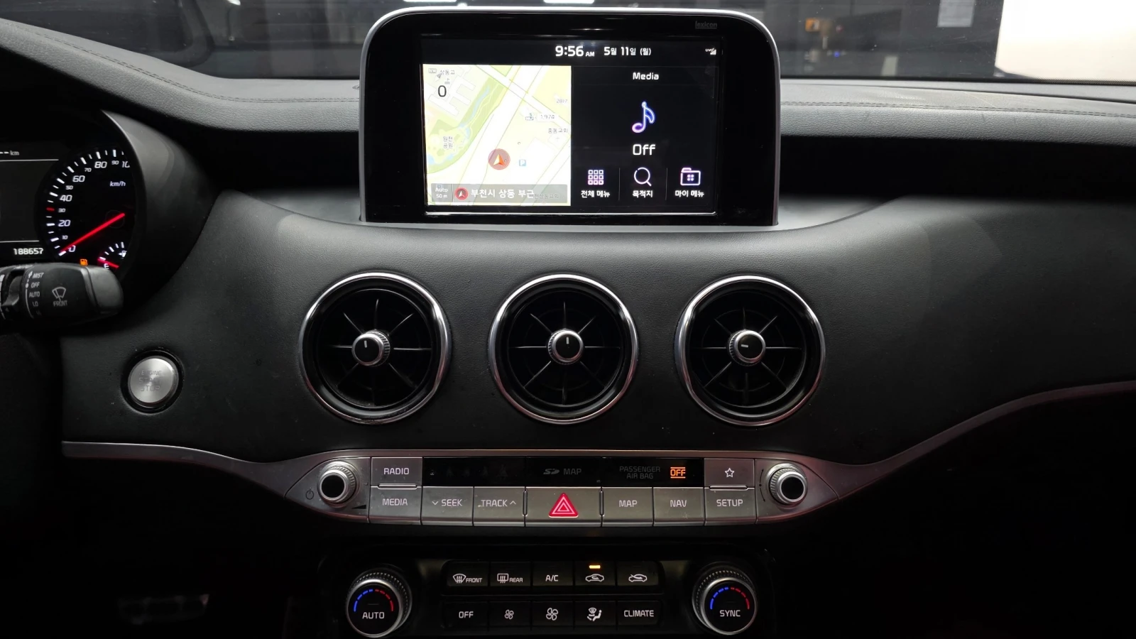 Kia Stinger 3.3 Turbo AWD GT | HUD | 360 Camera, снимка 13 - Автомобили и джипове - 54697154