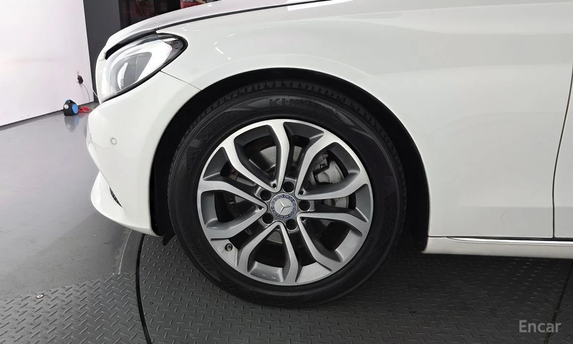 Mercedes-Benz C 300, снимка 5 - Автомобили и джипове - 55402288