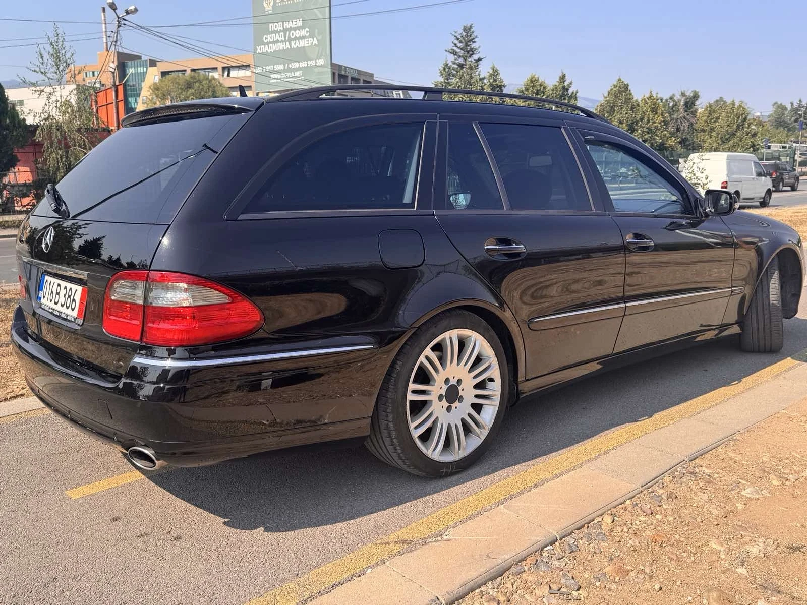 Mercedes-Benz E 320, снимка 4 - Автомобили и джипове - 55703008