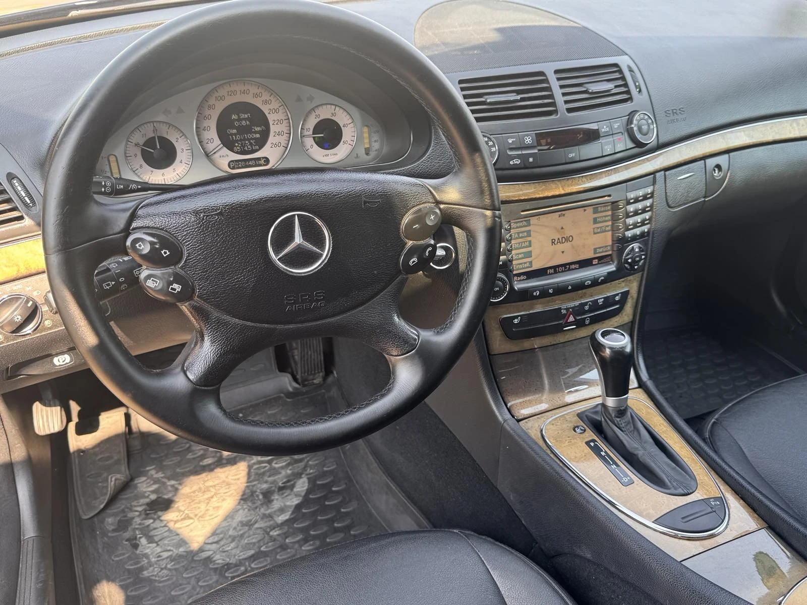 Mercedes-Benz E 320, снимка 11 - Автомобили и джипове - 55703008