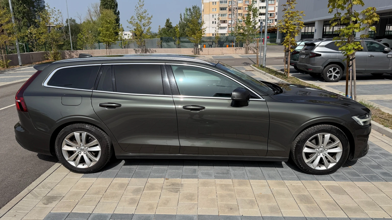 Volvo V60 D4, снимка 3 - Автомобили и джипове - 55873680