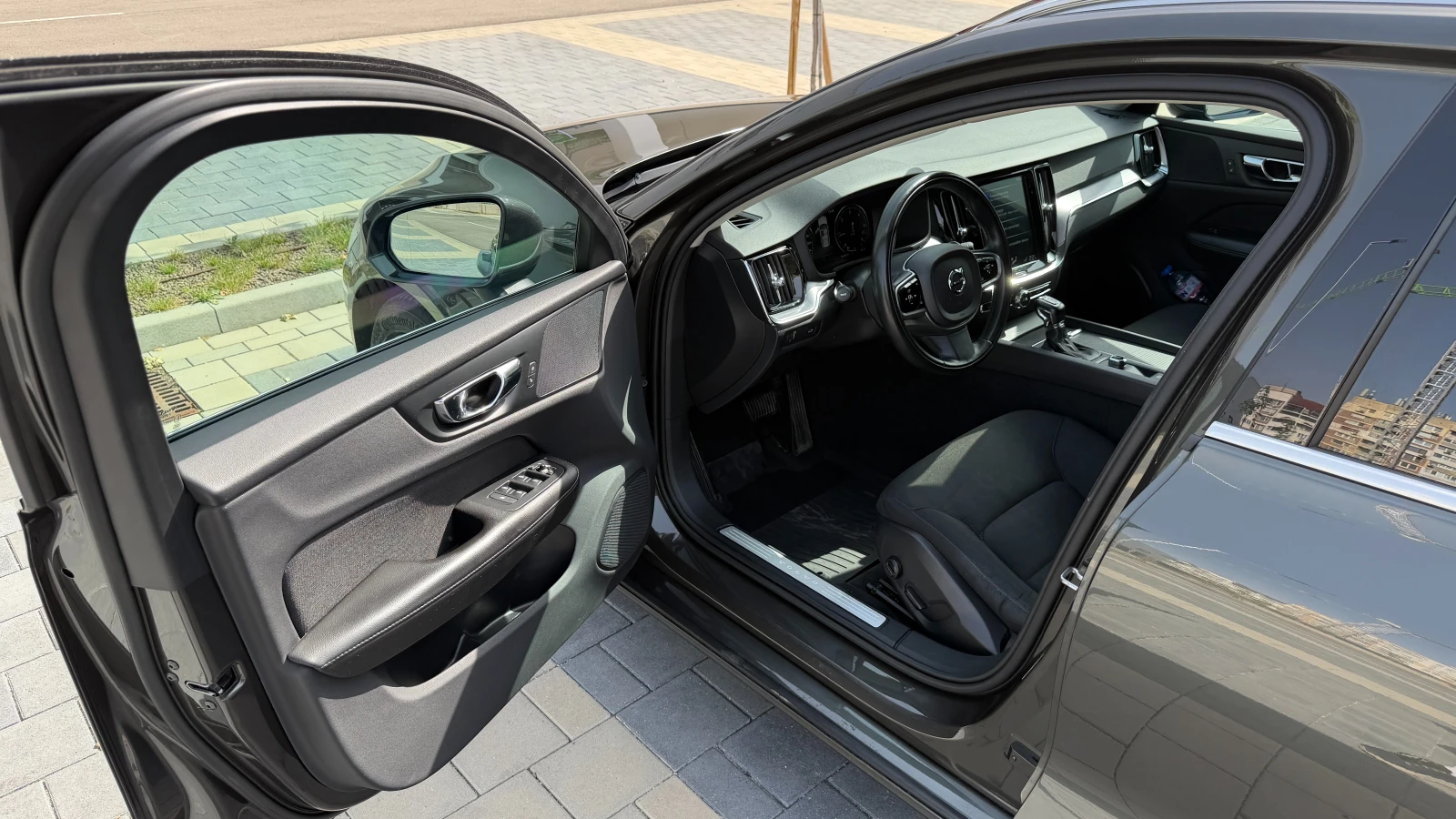 Volvo V60 D4, снимка 8 - Автомобили и джипове - 55873680