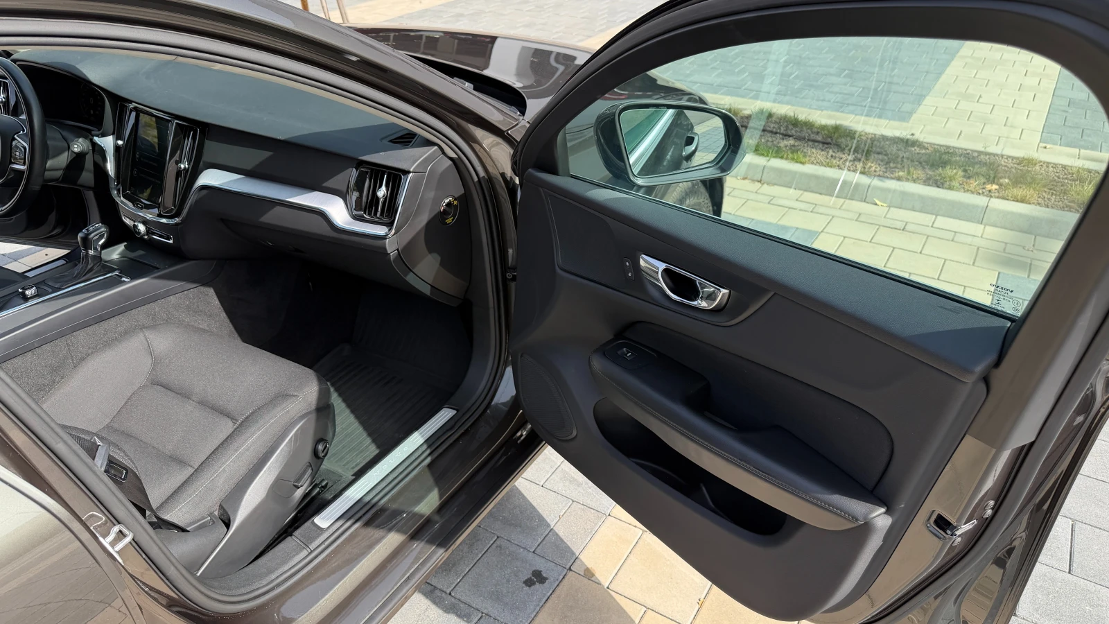 Volvo V60 D4, снимка 11 - Автомобили и джипове - 55873680