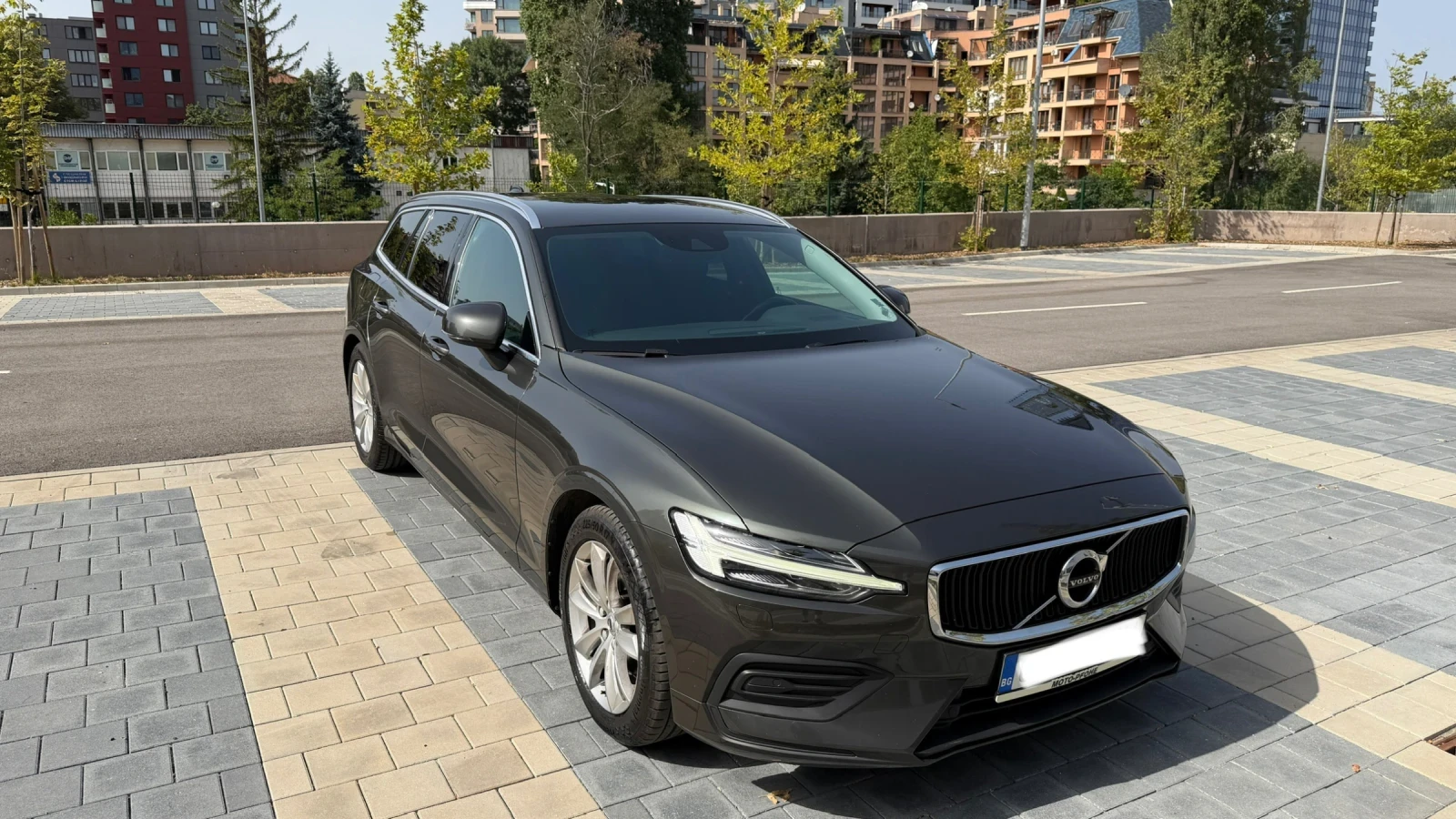 Volvo V60 D4, снимка 2 - Автомобили и джипове - 55873680