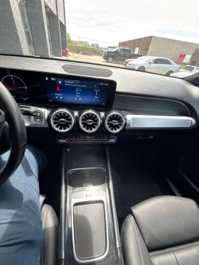 Mercedes-Benz GLB 250 4МАТIC* DISTRONIC* AMBIENT* PANO* , снимка 9
