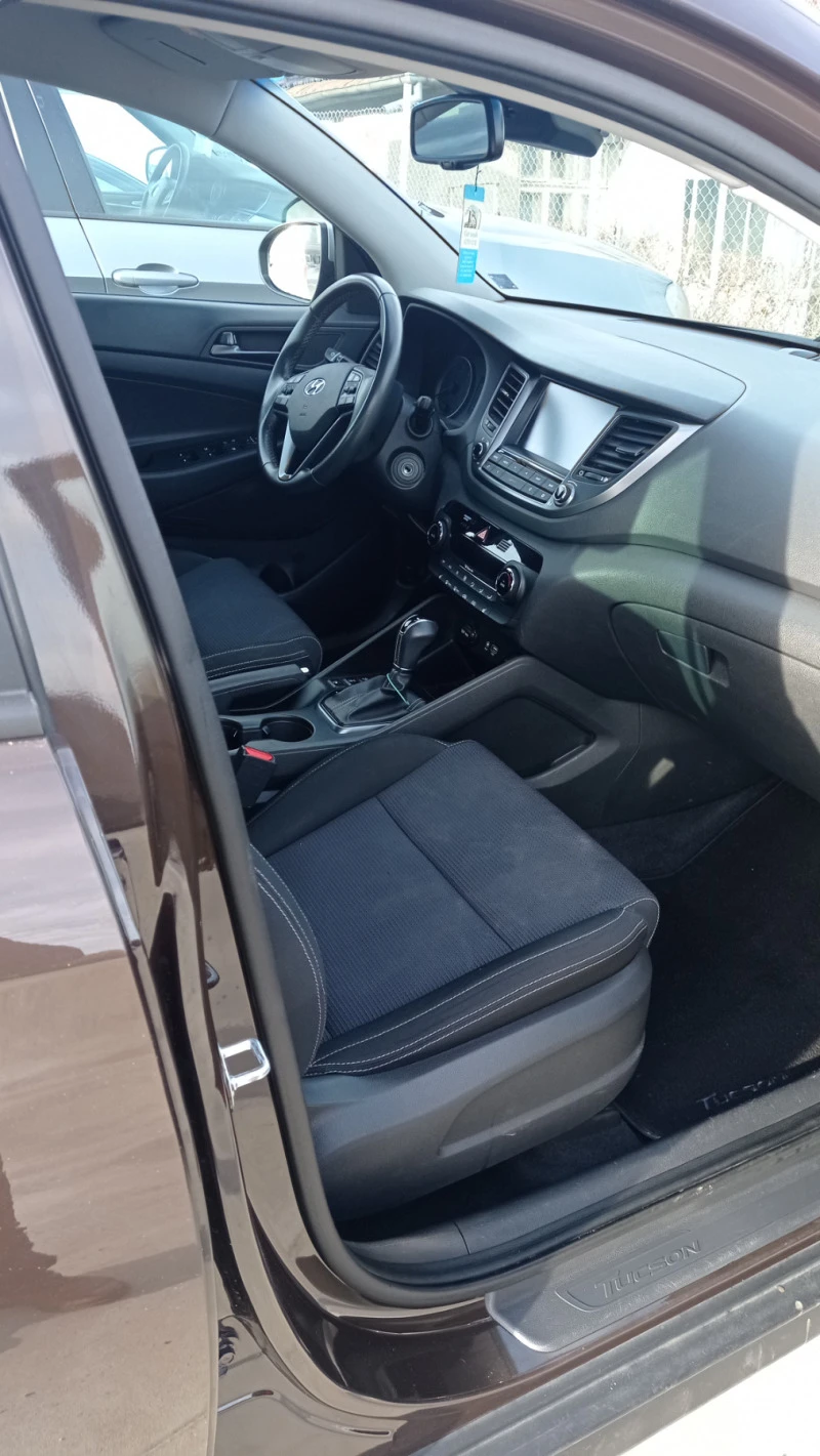 Hyundai Tucson, снимка 6 - Автомобили и джипове - 47599368