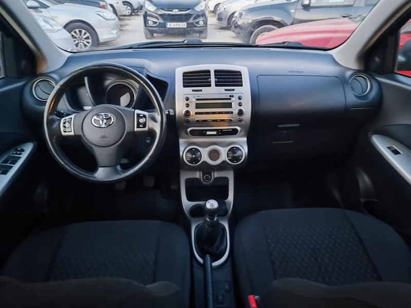 Toyota Urban Cruiser 1.3I, снимка 9 - Автомобили и джипове - 47796881