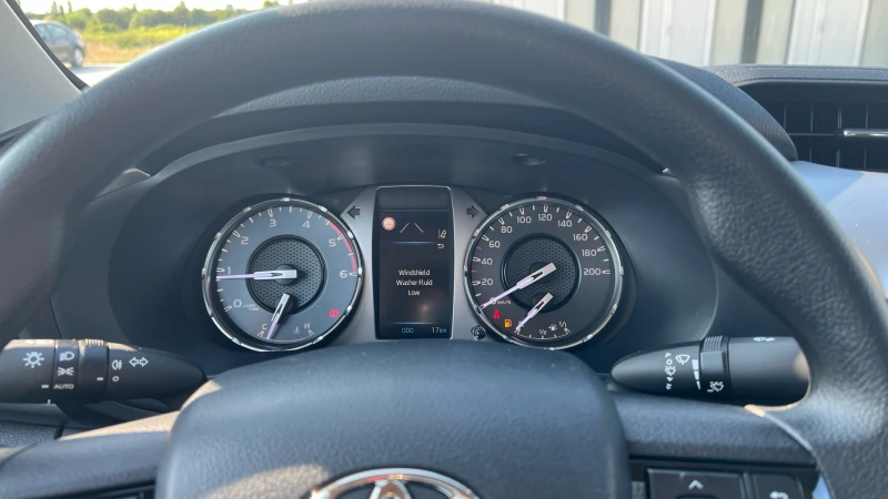 Toyota Hilux 2.8 D-4D MT COMFORT, снимка 9 - Автомобили и джипове - 52215905