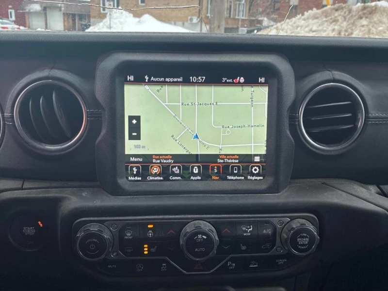 Jeep Gladiator * Overland * CARFAX * БЕЗ ПЪРВОНАЧАЛНА ВНОСКА, снимка 9 - Автомобили и джипове - 53110446