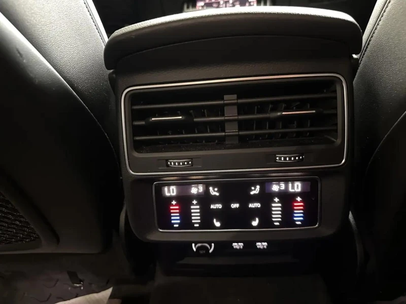 Audi Q8 Sline* Distronic* Обдух* Carplay* 360* Пано, снимка 17 - Автомобили и джипове - 53121334